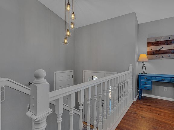 5th image of 809 25th Ave SW