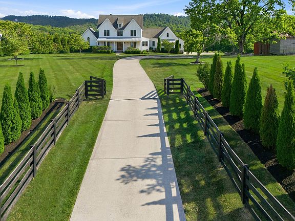 2nd image of 9652 Clovercroft Rd