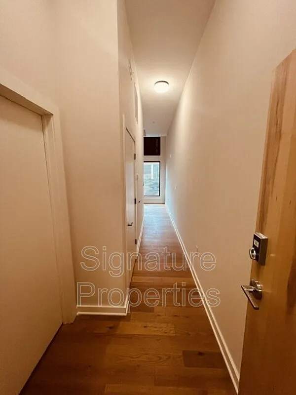 1 bed, 1.0 bath, 500 sqft, $999 — Photo 3
