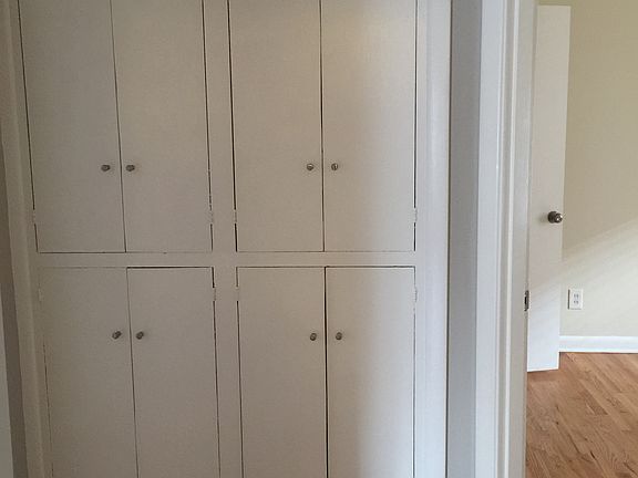 nice linen storage in hallway