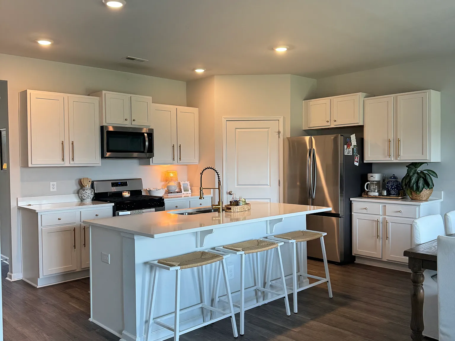 4 bed, 1775 sqft, $2,749 — Photo 3