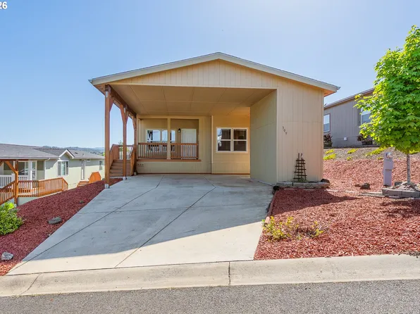309 Deschutes Ln Space 136, Roseburg, OR 97471