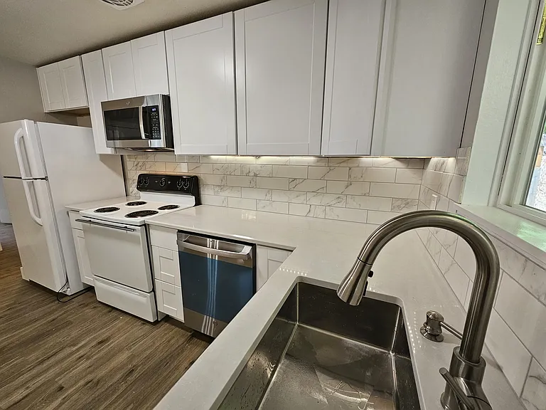 18616 Midhill Cir — Photo 8