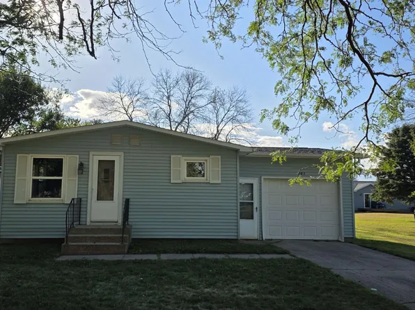 303 35th Ave W, Spencer, IA 51301