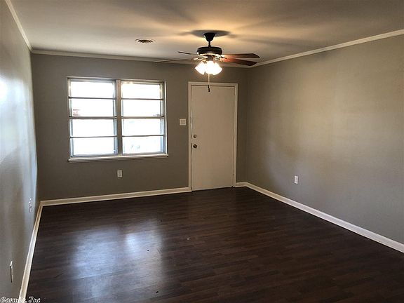 3rd image of 1701 Belmoor Dr