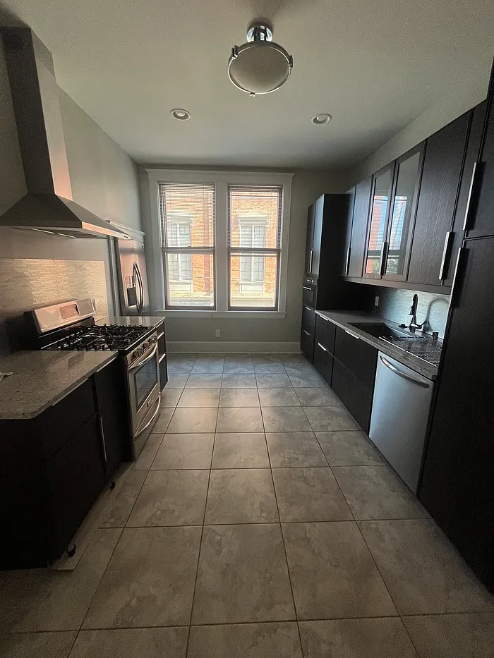 2 bed, 1.0 bath, $1,750 — Photo 3