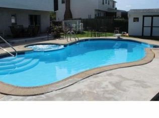 126 Belmont Dr, Upper Chichester, PA 19061