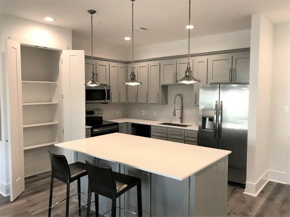 141 Napoleon St #202