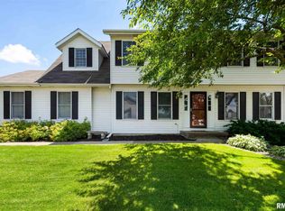 2655 Chesterfield Dr, Bettendorf, IA 52722