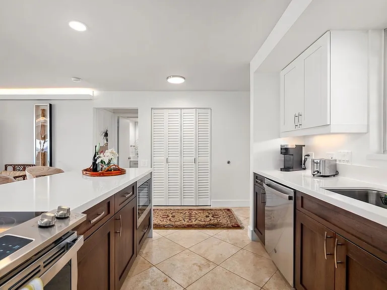 2895 Kalakaua Ave #805 — Photo 18