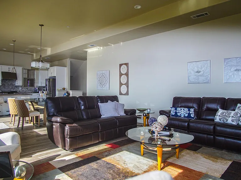 1005 Canyon Ln — Photo 6