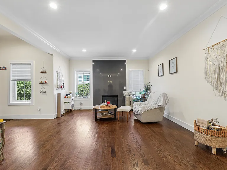 294-296 Tenafly Rd — Photo 10