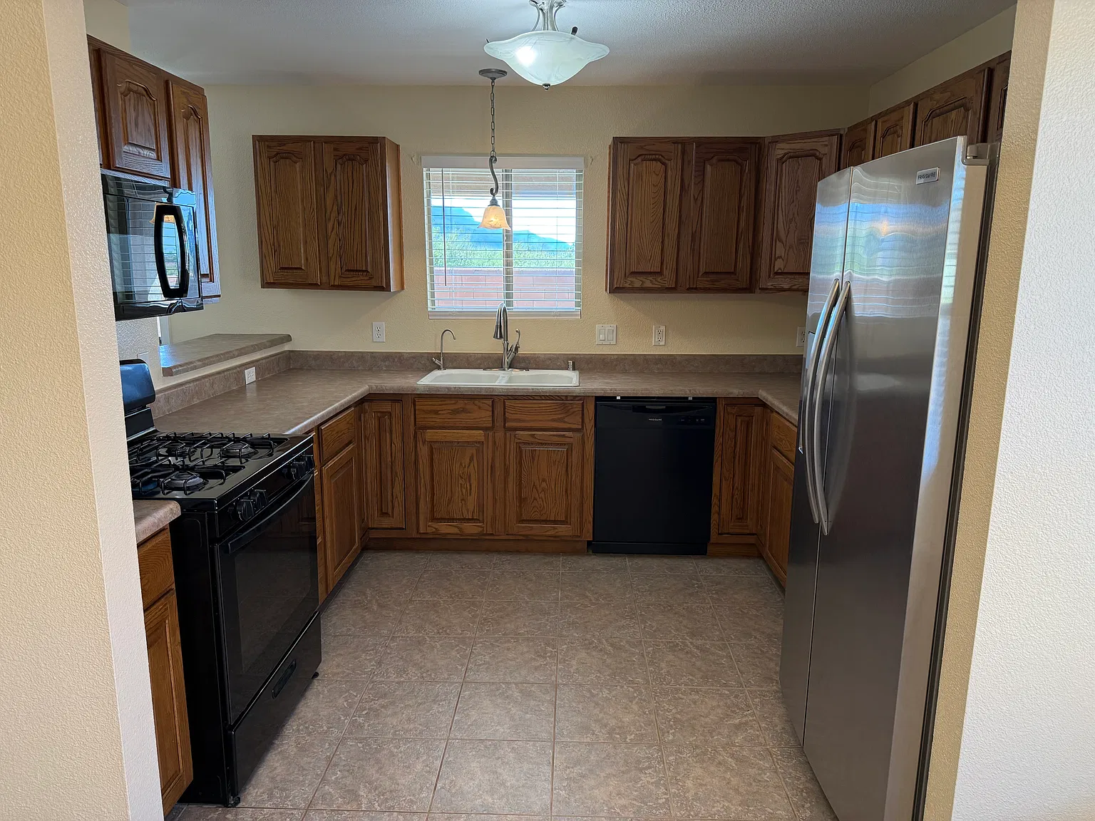 3 bed, 1257 sqft, $1,600 — Photo 3