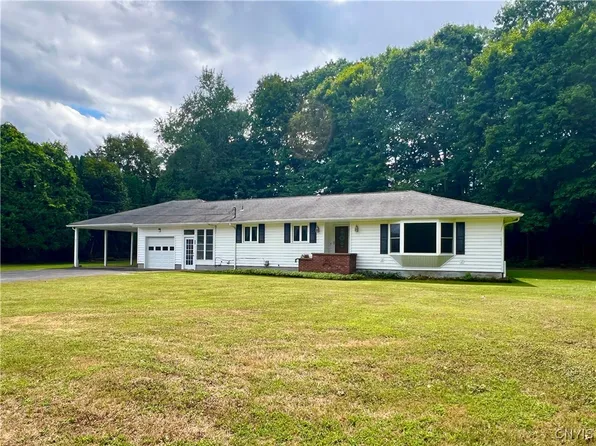 21 Brookside Ave, Minetto, NY 13115