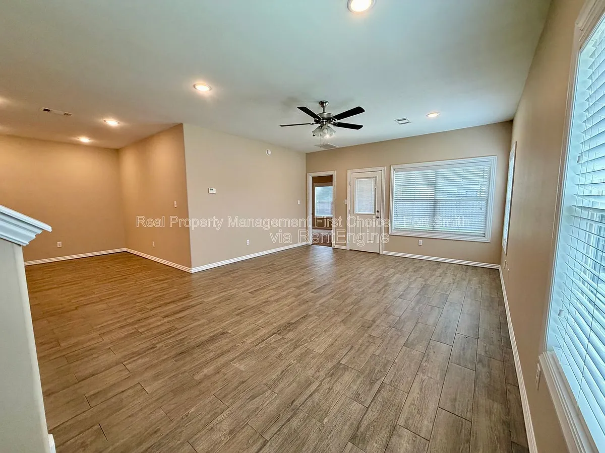 Building Photo - 9817 Mylea Cir
