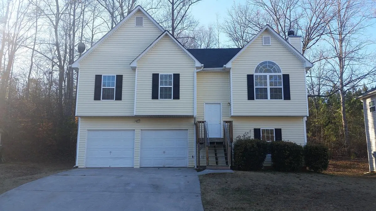 5 bed, 2100 sqft, $2,400 — Photo 1