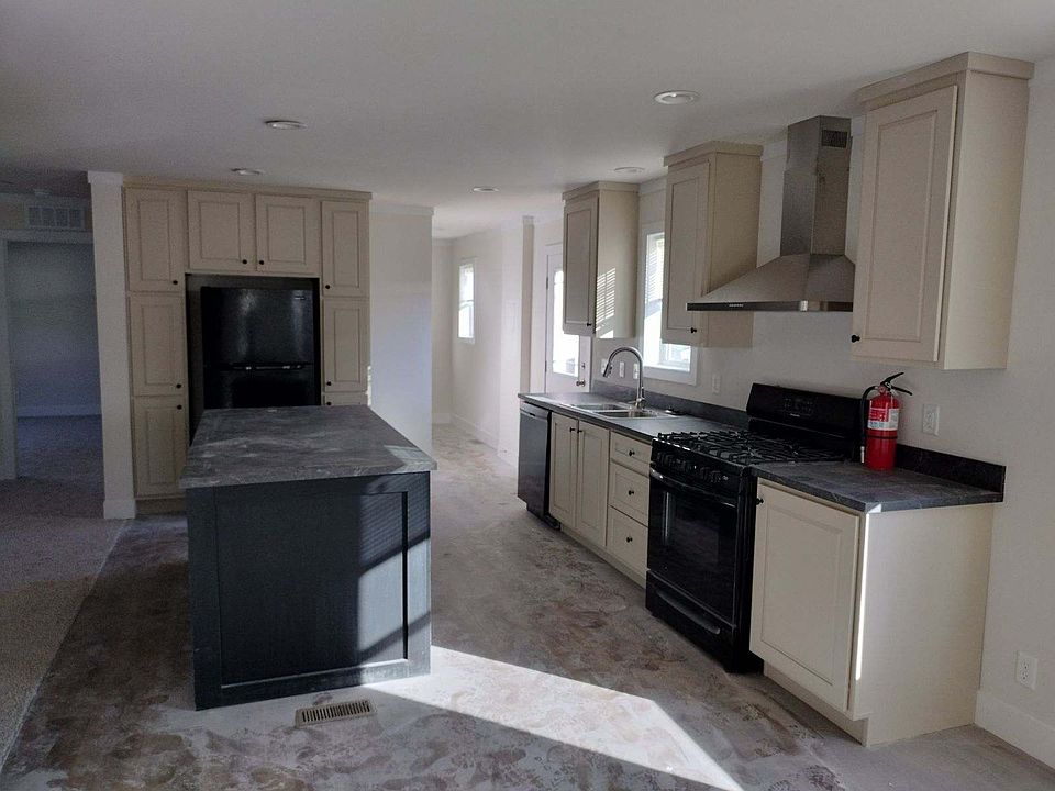 1st image of 126 Burr Oak Dr #34