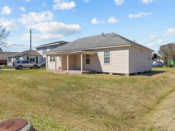 319 E B St, La Porte, TX 77571