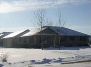31 Edgewood Cir, North Mankato, MN 56003