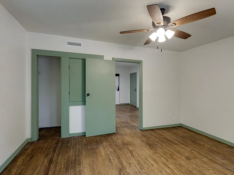 420 NW 26th St #3 — Photo 8