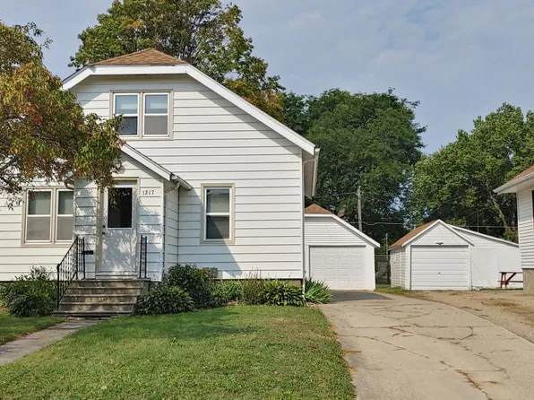 1217 N North Ave, Fairmont, MN 56031