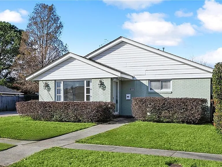 1100 Brockenbraugh Ct — Photo 1