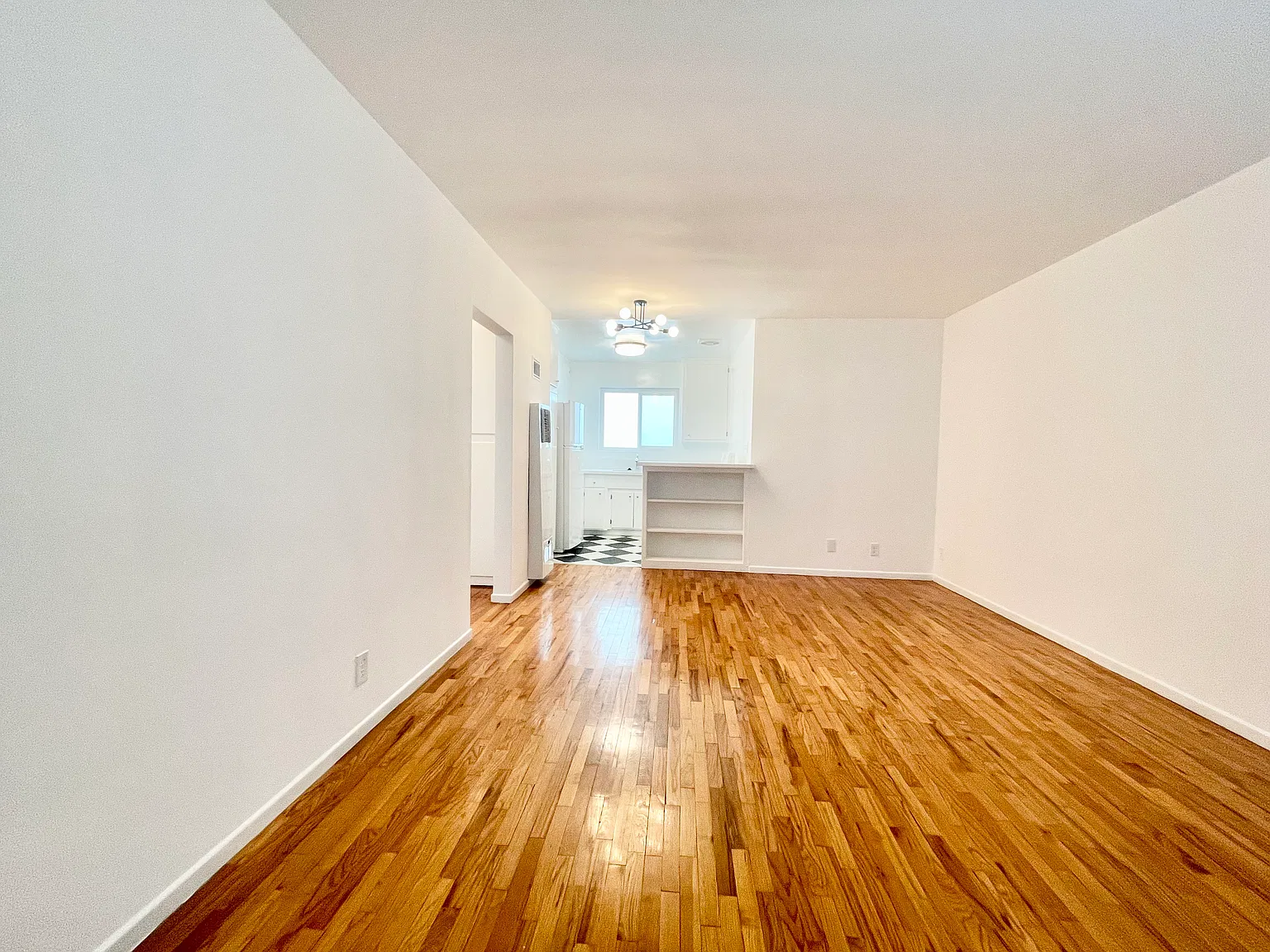 934 N Gardner St — Photo 2