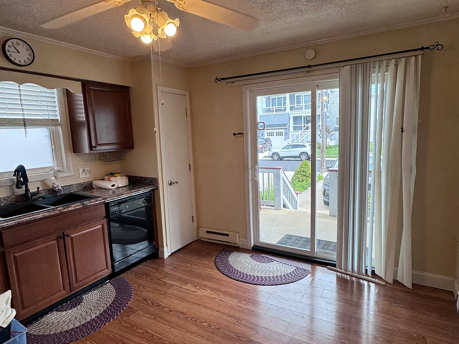 3 bed, $2,300 — Photo 3