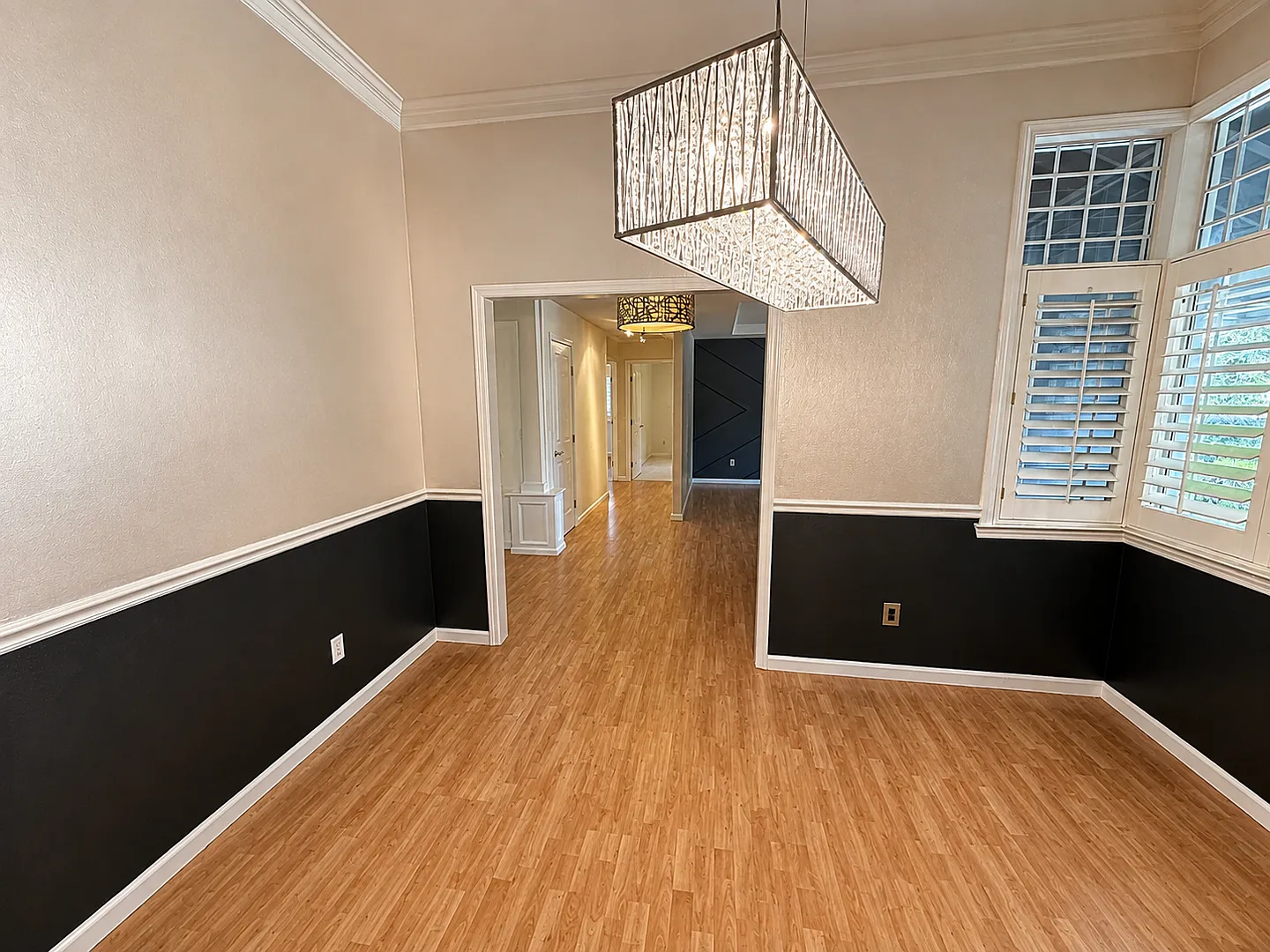Landscaper's Paradise: Charming 4-Bedroom Home in Highland Hills Fair Oaks — Photo 4