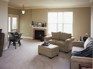 6823 Hemingway St, Johnston, IA 50131