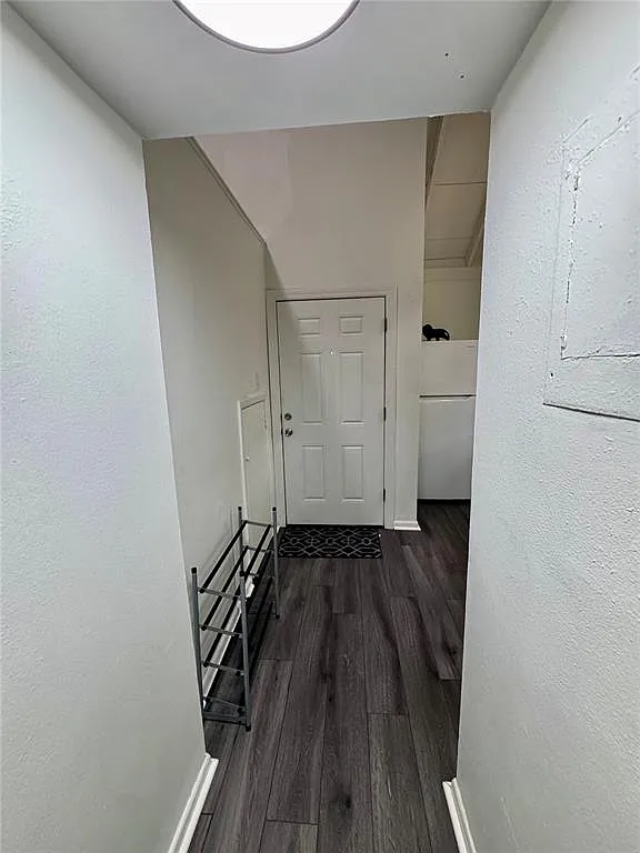 2 bed, 1.5 bath, 1143 sqft, $1,950 — Photo 2