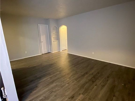 4th image of 455 Forest Ave