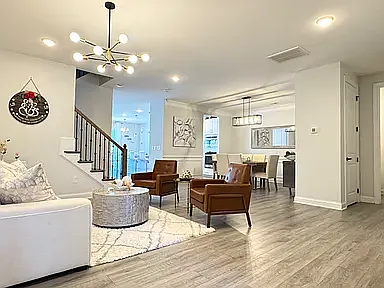 915 Haybeck Ln — Photo 2