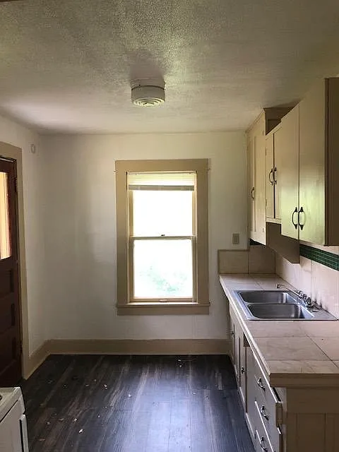 2 bed, 430 sqft, $800 — Photo 2
