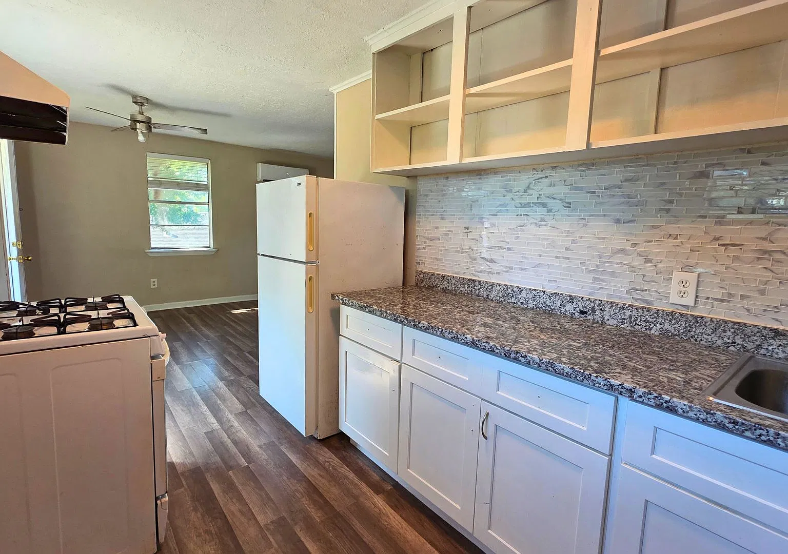 2 bed, 1000 sqft, $1,295 — Photo 1