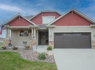 924 Shamrock Ln, Watertown, WI 53094