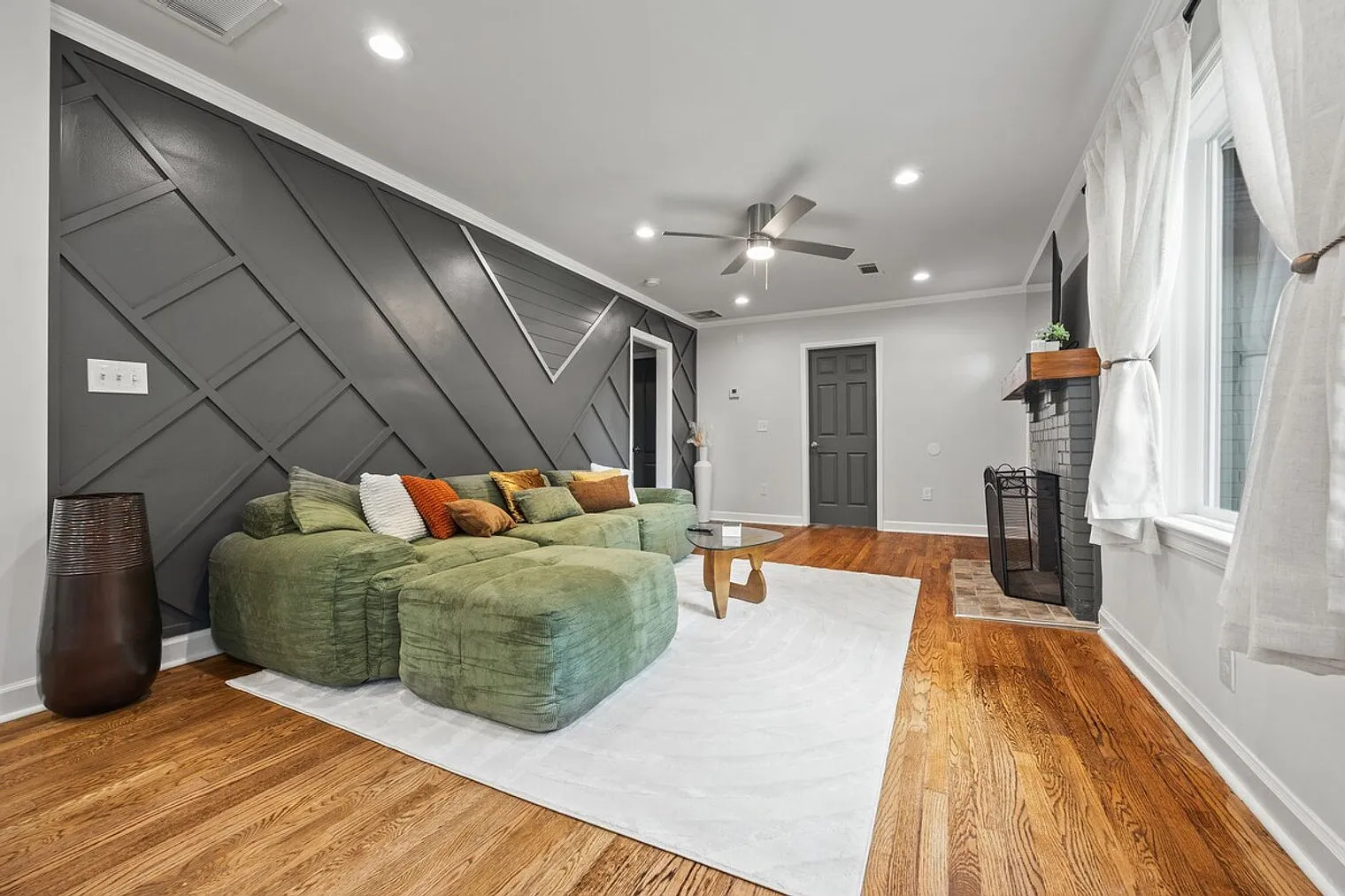 5 bed, 3.0 bath, $10,178 — Photo 2