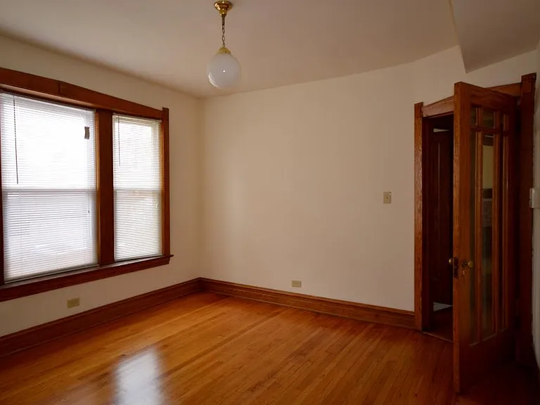 2116 W Berteau Ave #1 — Photo 5