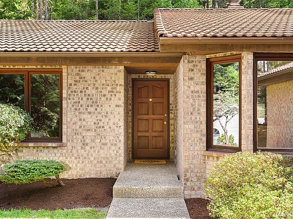 Inviting covered entry to greet your guests.