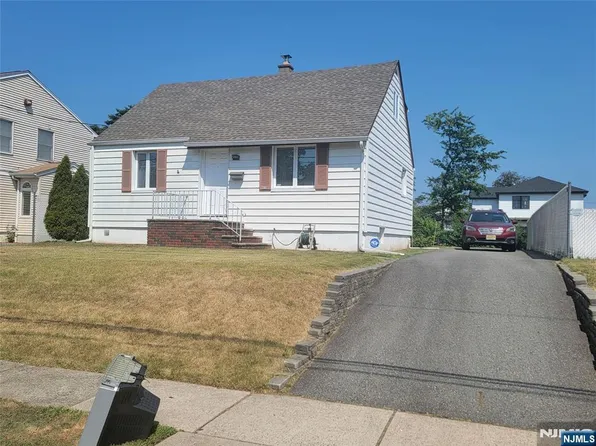 307 Schepis Ave, Saddle Brook, NJ 07663