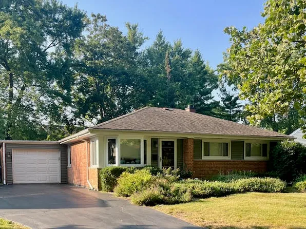 2001 Thornwood Ln, Northbrook, IL 60062