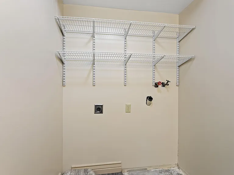 717 N 400 W — Photo 9