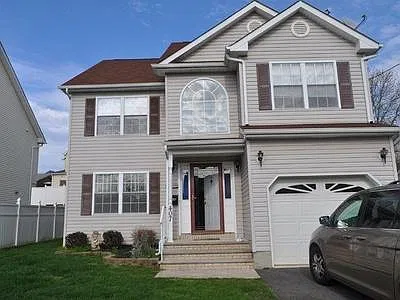 3 bed, 1900 sqft, $3,500 — Photo 2