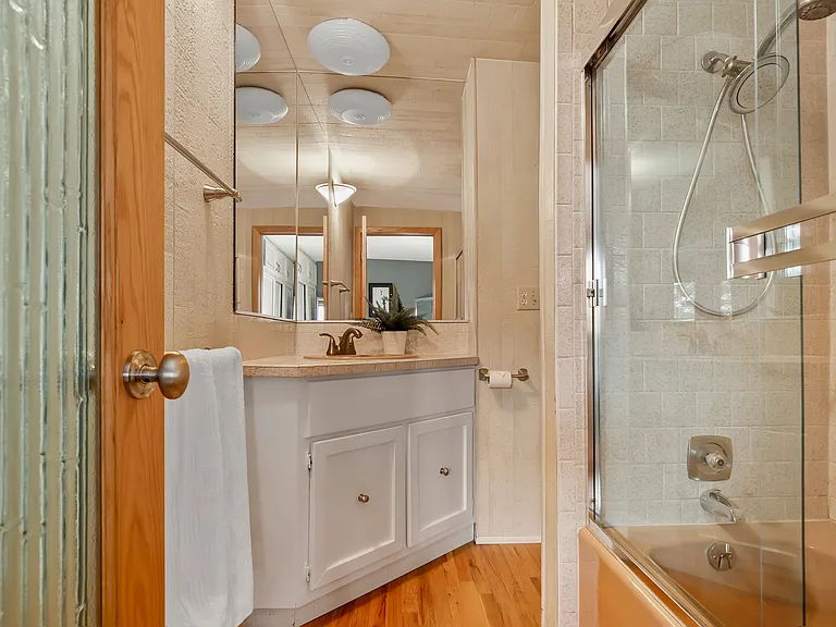 En-suite bathroom to second primary bedroom.