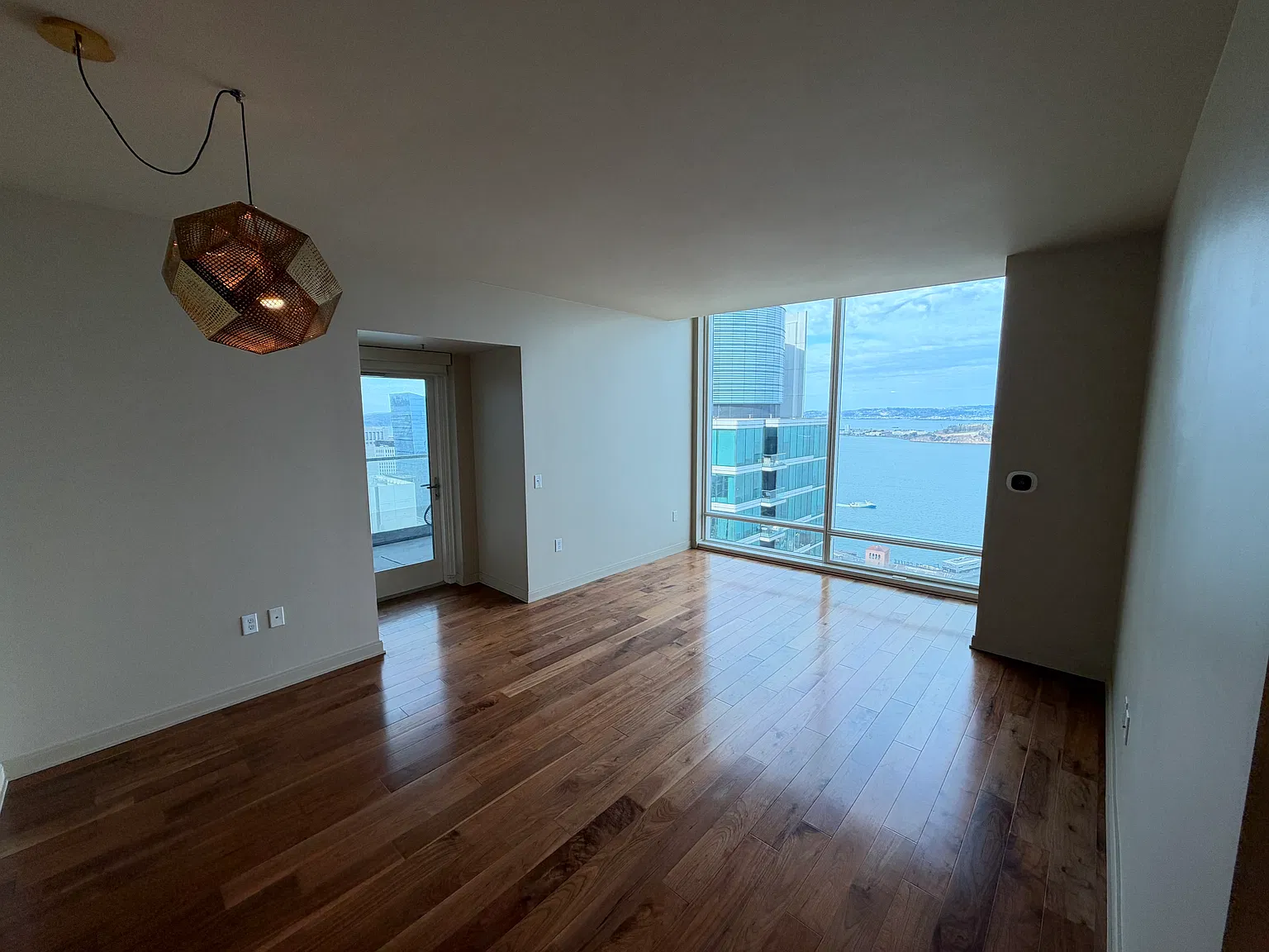 1 bed, 755 sqft, $5,950 — Photo 3