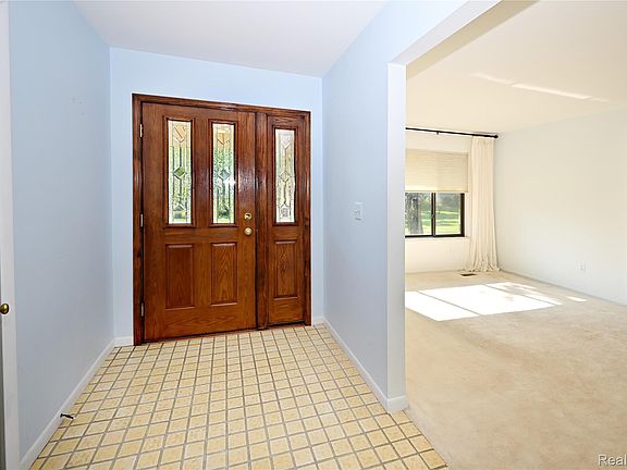 5th image of 280 Wendy Ln