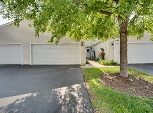 1633 Hilton Head Dr, Naperville, IL 60563