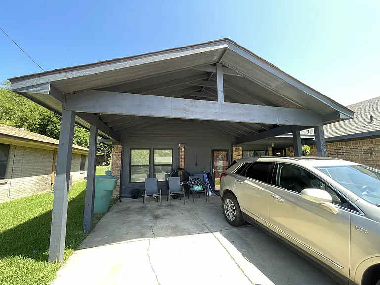 1313 E Turley St — Photo 2