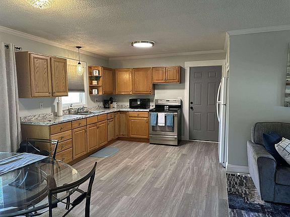 5th image of 180 N Lawn St #1