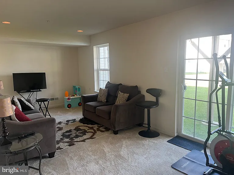 141 Graystone Dr — Photo 42